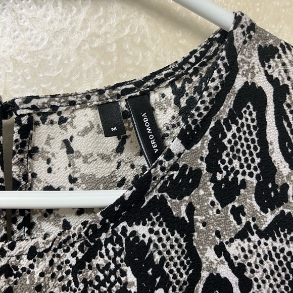 Vero Moda Snake Pattern Blouse - Picture 2 of 4